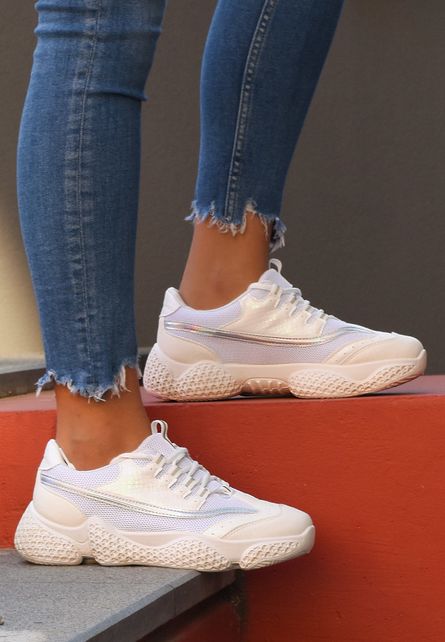 Sneakers de fete inalti Sevens Albi ideali cu blugi pentru tinute urbane la moda